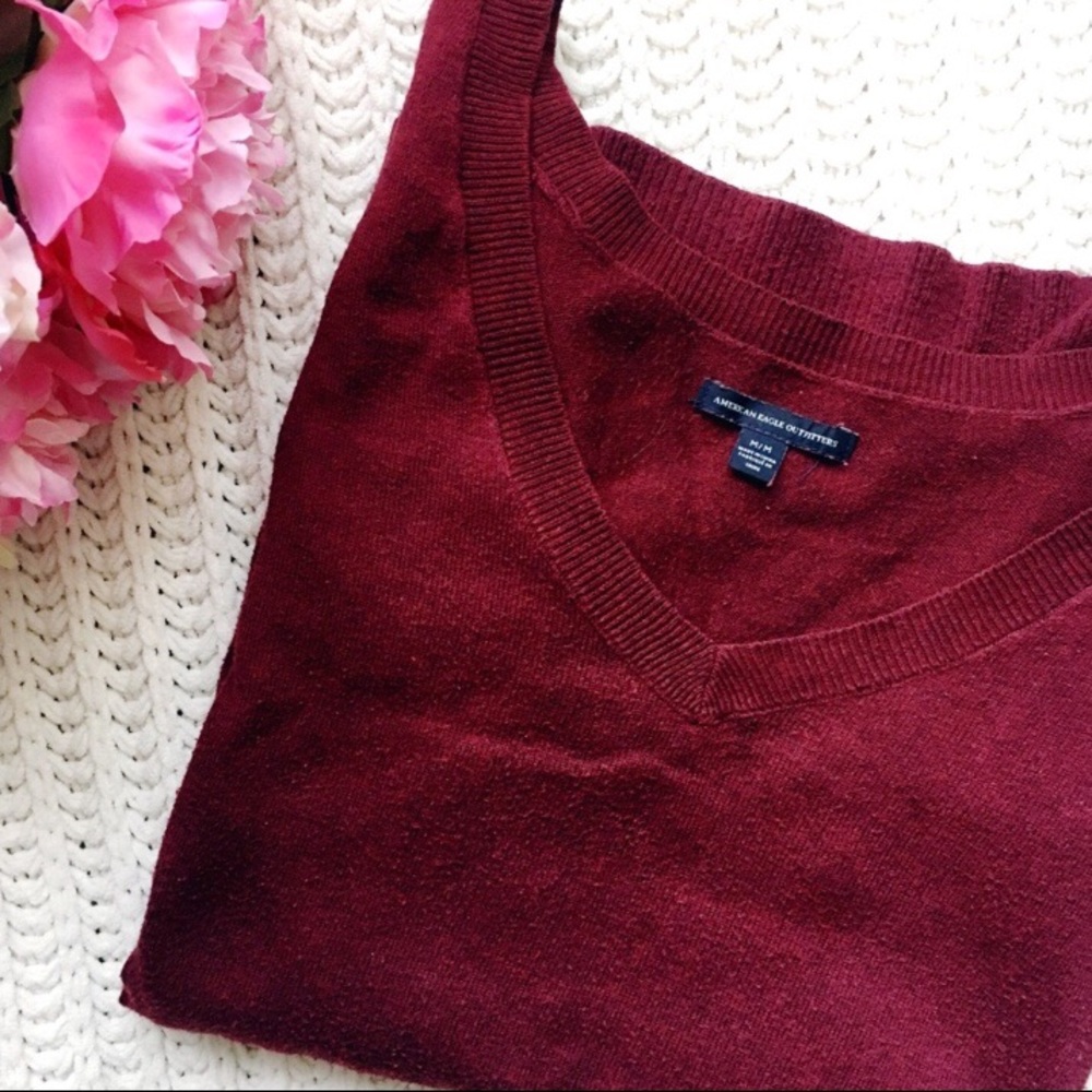 American Eagle Maroon Long V-Neck Sweater